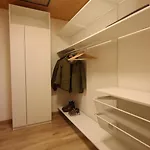 Penthouse With View 2 Bedrooms Free Parking Apartment *